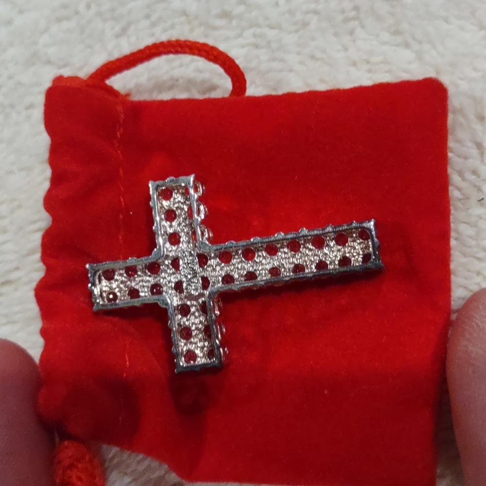 White Topaz Cross Pendant Set In Sterling Silver - Picture 5 of 9